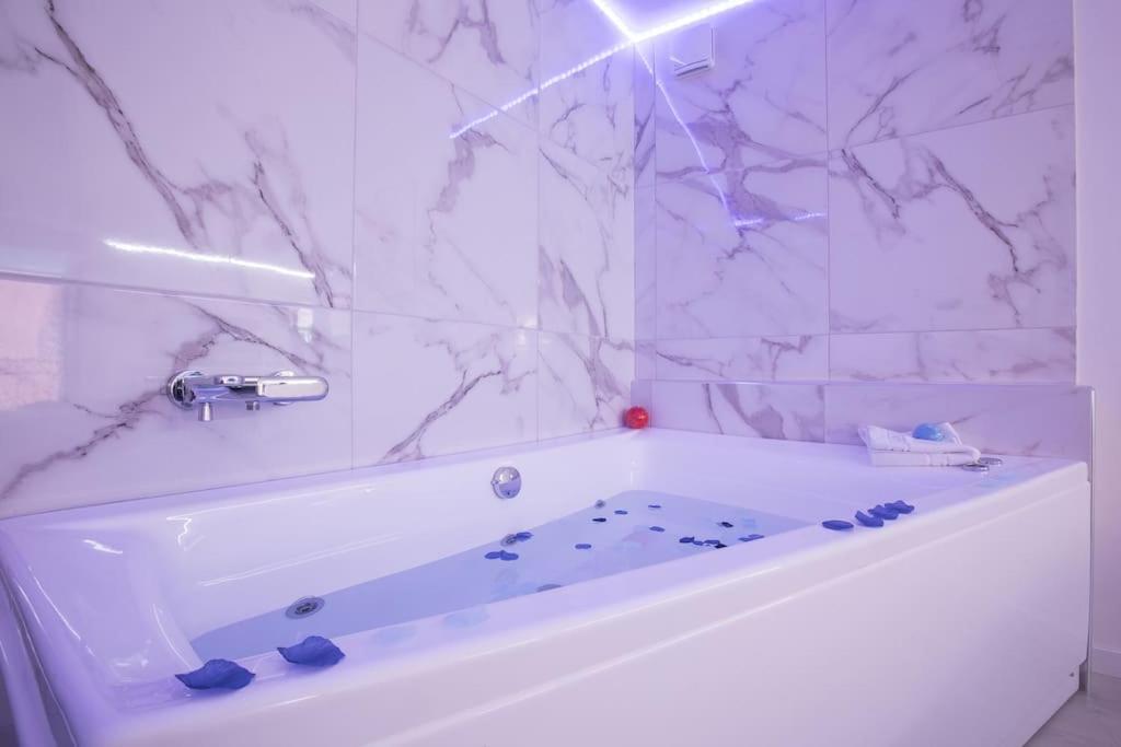 My Piazza Navona Jacuzzi Suite -Topcollection Rome Exterior photo