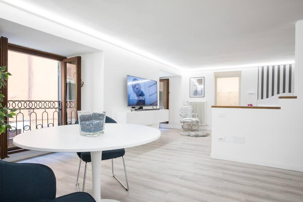 My Piazza Navona Jacuzzi Suite -Topcollection Rome Exterior photo